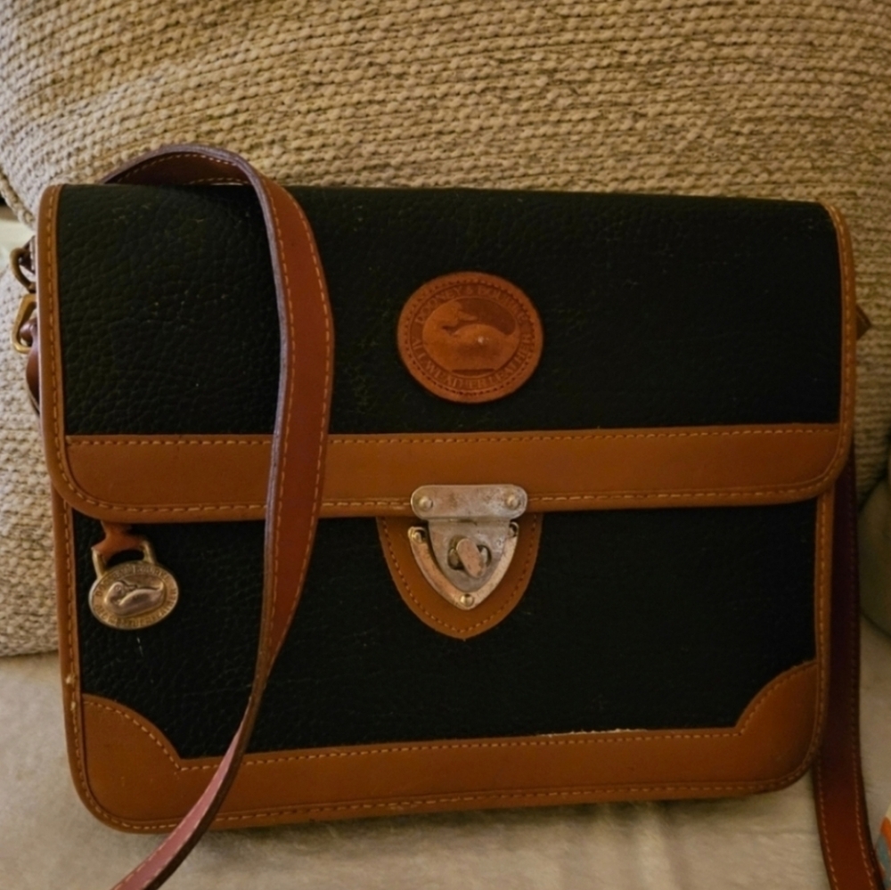 Dooney & Bourke AWL British Carrier Black and Tan Shoulder Bag